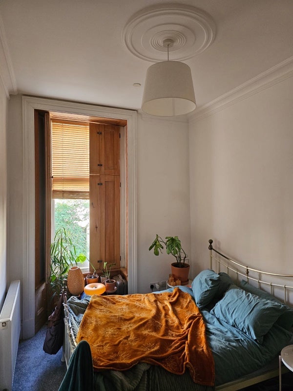 Room Cecil Street in Glasgow