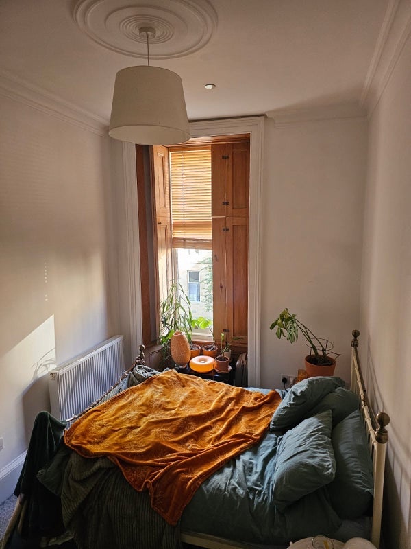 Room Cecil Street in Glasgow