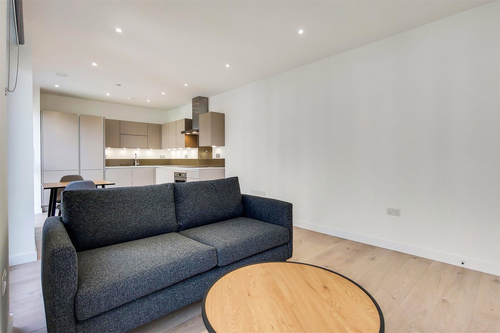 Flat Atlantis Avenue in Greater London