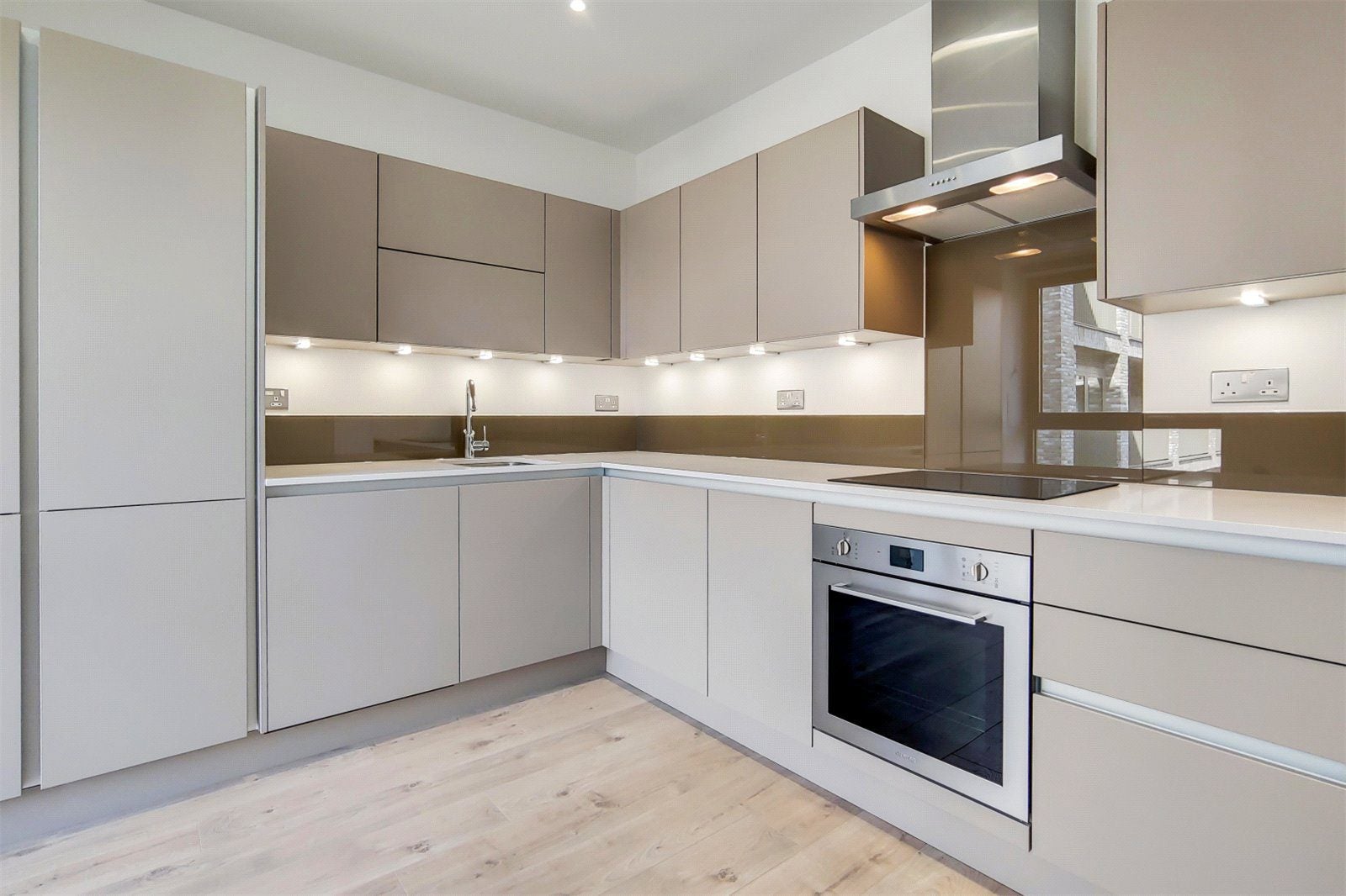 Flat Atlantis Avenue in Greater London