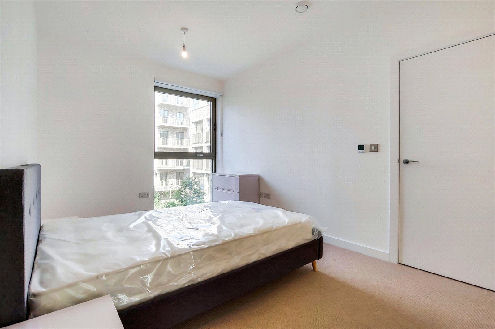 Flat Atlantis Avenue in Greater London