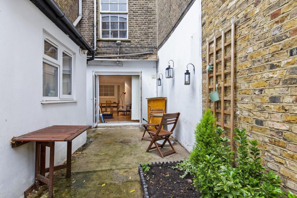 Flat Kingsland Road in Greater London