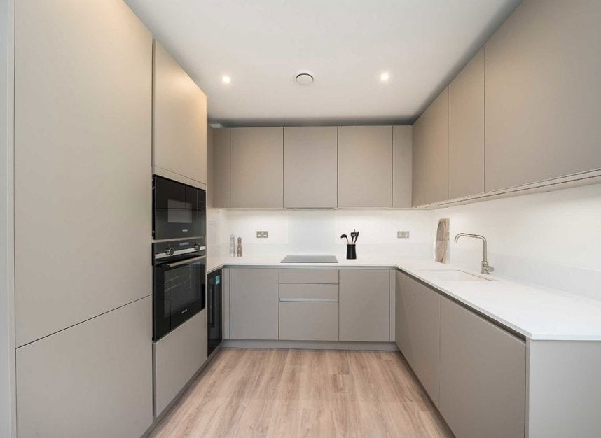 Flat Chertsey Road in Greater London