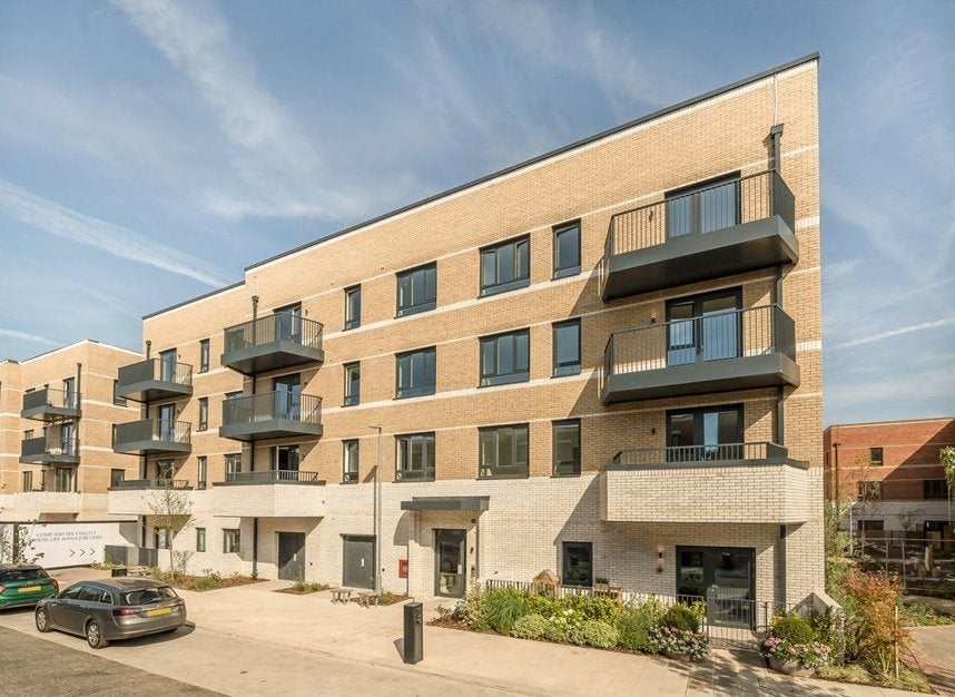 Flat Chertsey Road in Greater London