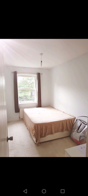 Room Crescent Lane in Greater London