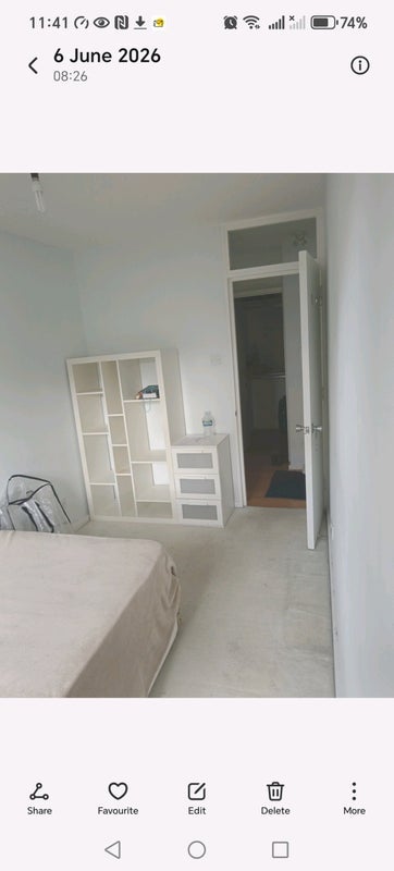 Room Crescent Lane in Greater London
