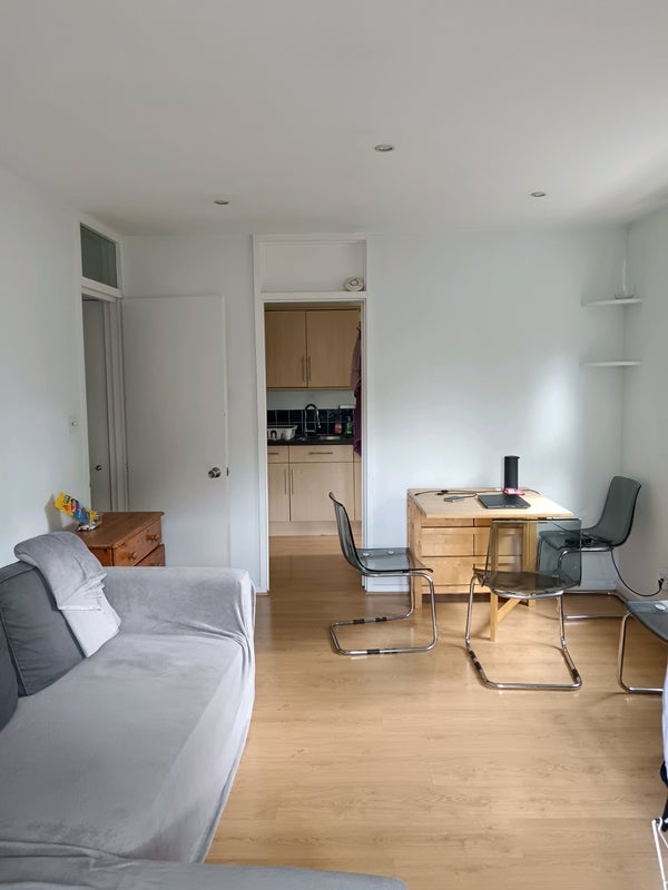 Room Crescent Lane in Greater London