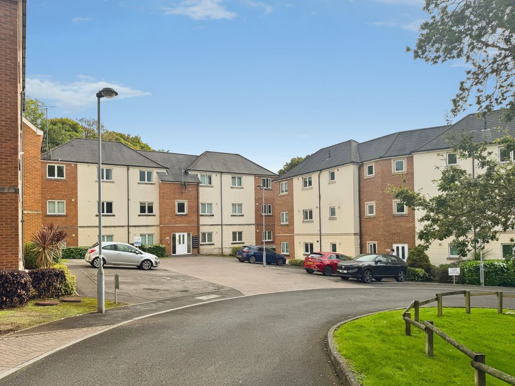 Flat Bassaleg Road in Newport