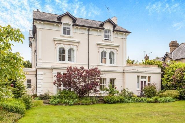 Flat Broadwater Down in Tunbridge Wells