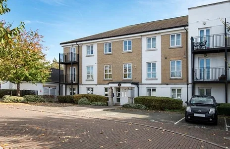 Flat Tudor Way in Woking