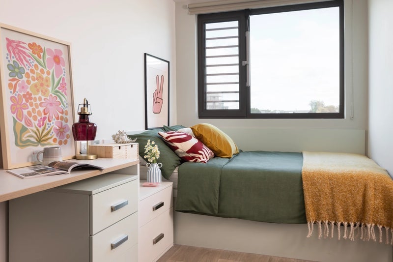 Room Feeder Road in Bristol