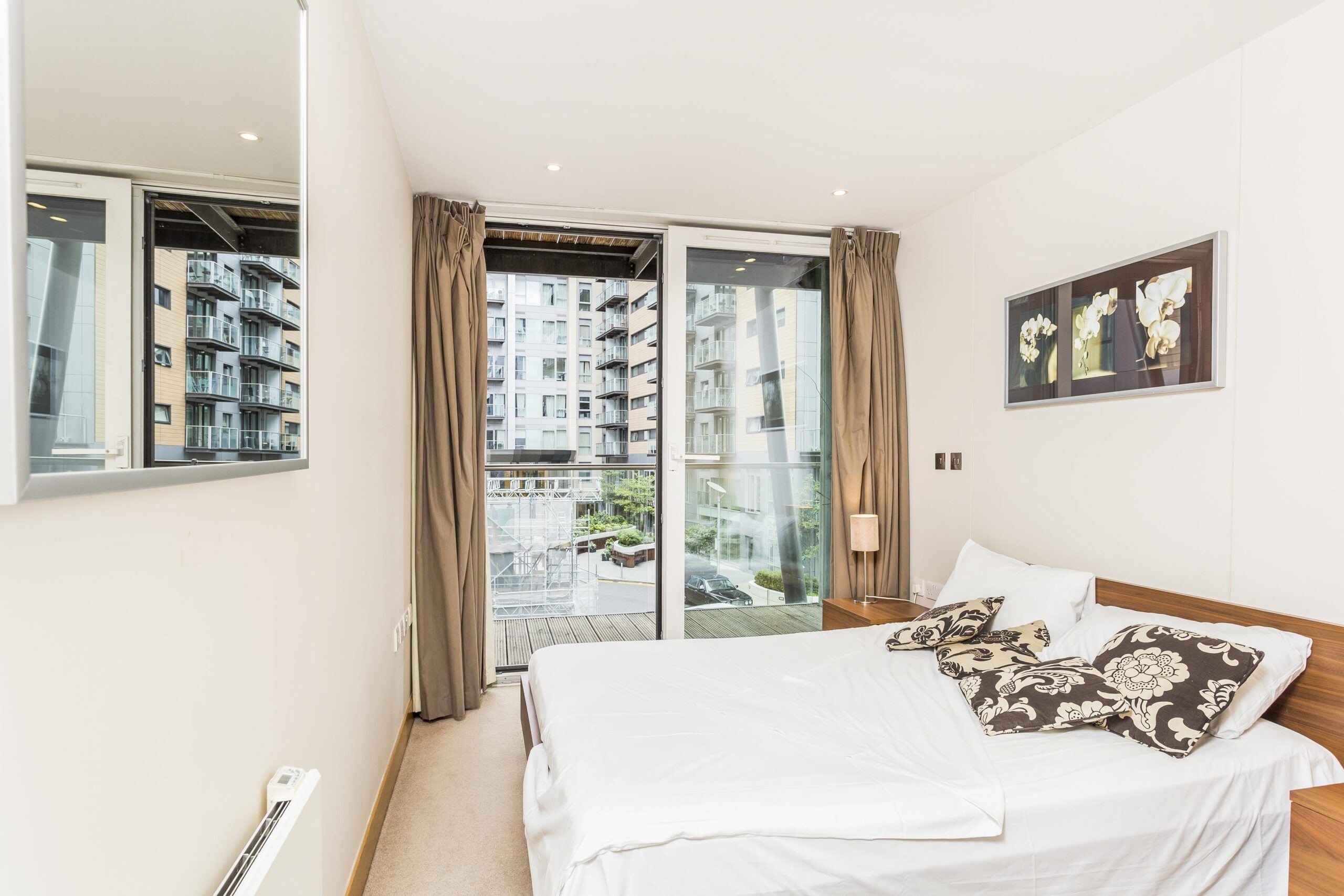 Flat Queenstown Road in Greater London