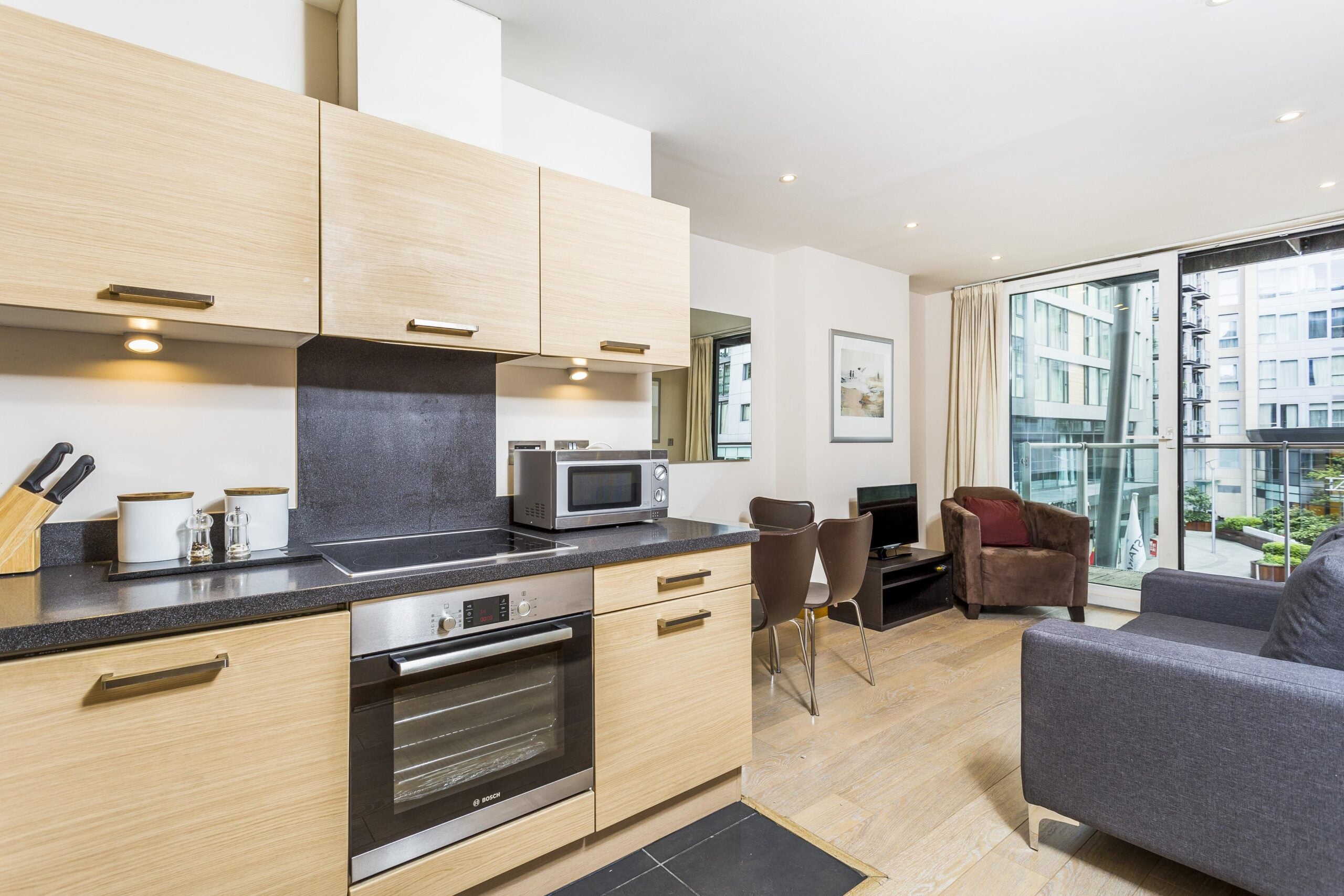 Flat Queenstown Road in Greater London