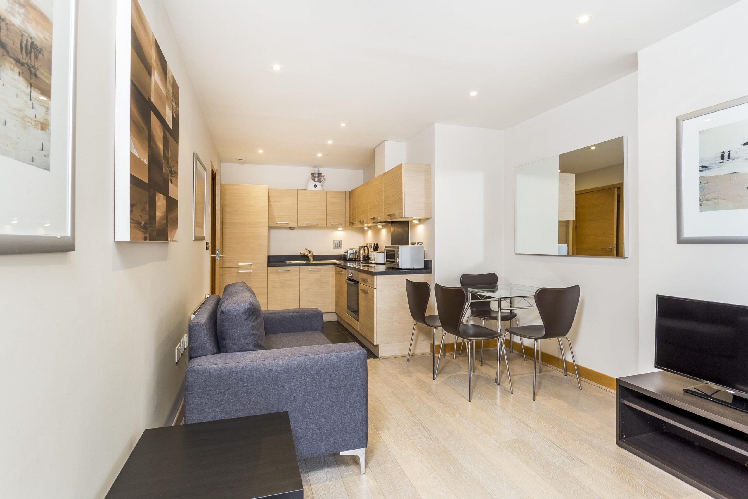 Flat Queenstown Road in Greater London