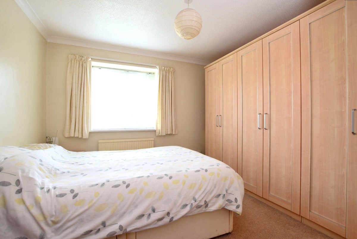 Flat Abelyn Avenue in Borough of Swale