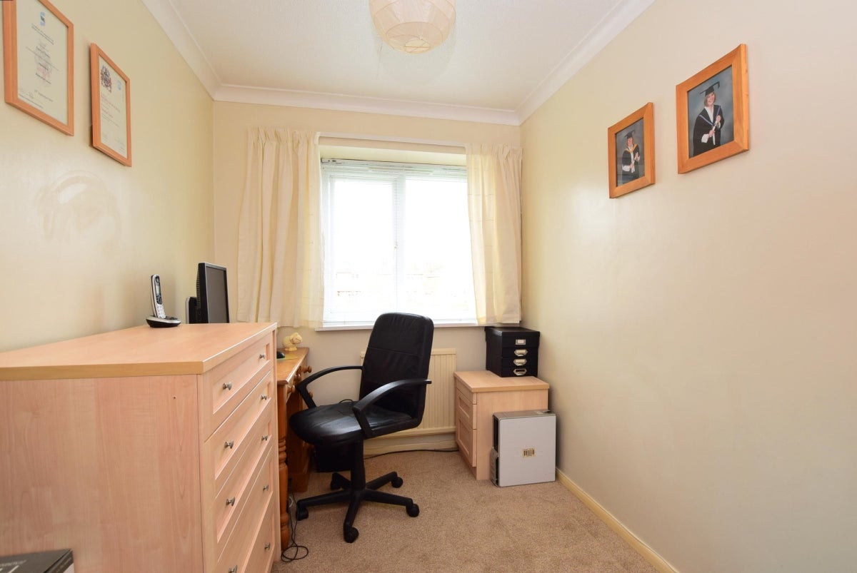 Flat Abelyn Avenue in Borough of Swale