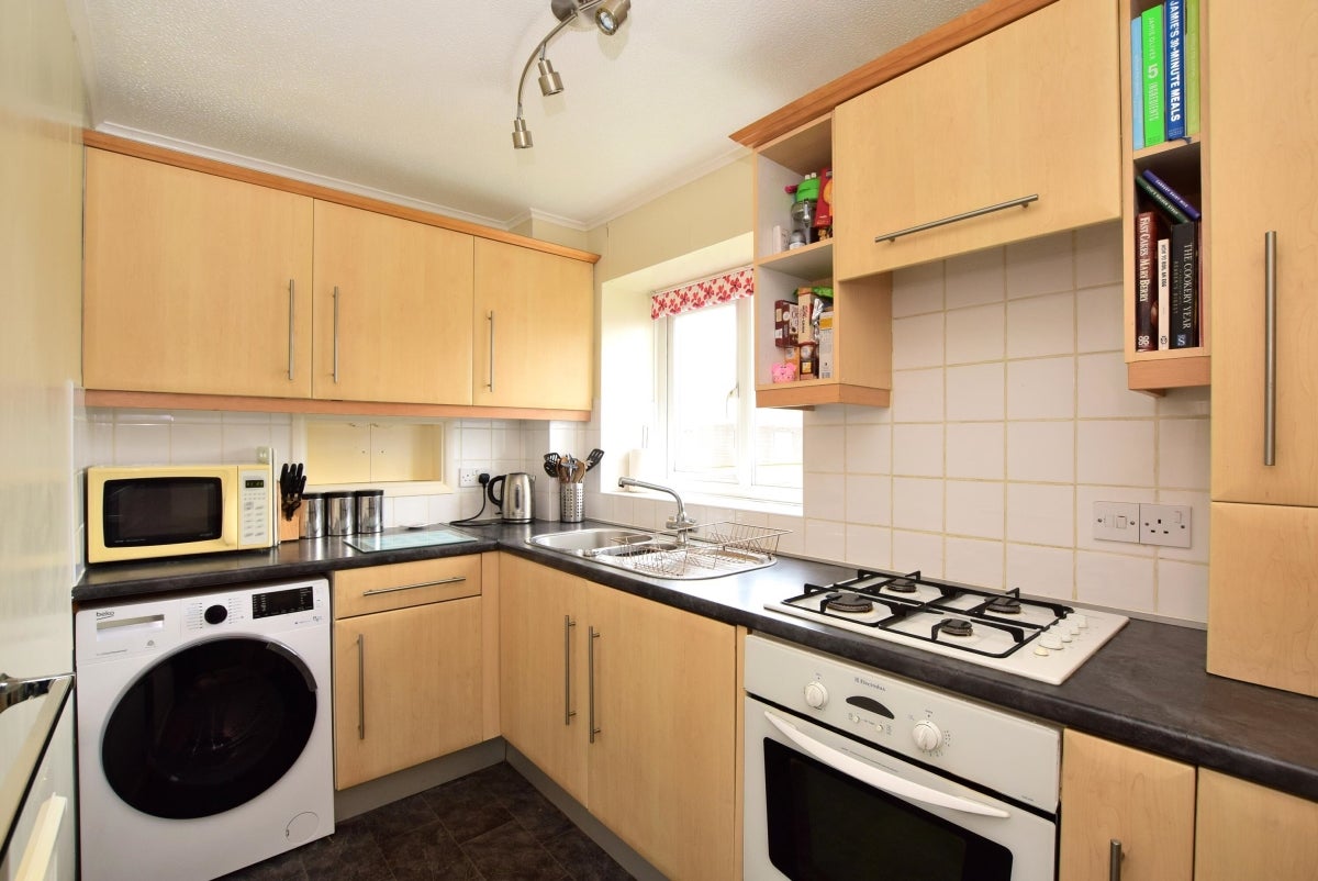 Flat Abelyn Avenue in Borough of Swale