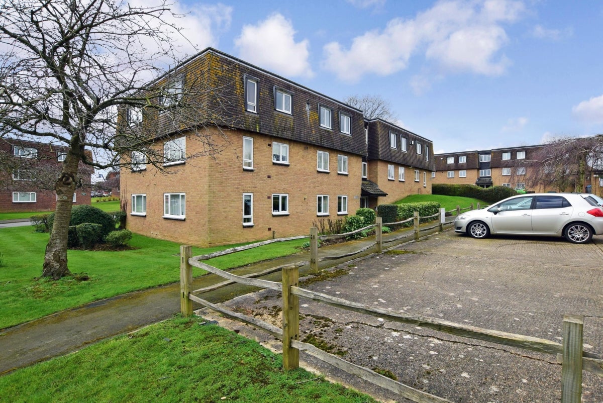 Flat Abelyn Avenue in Borough of Swale
