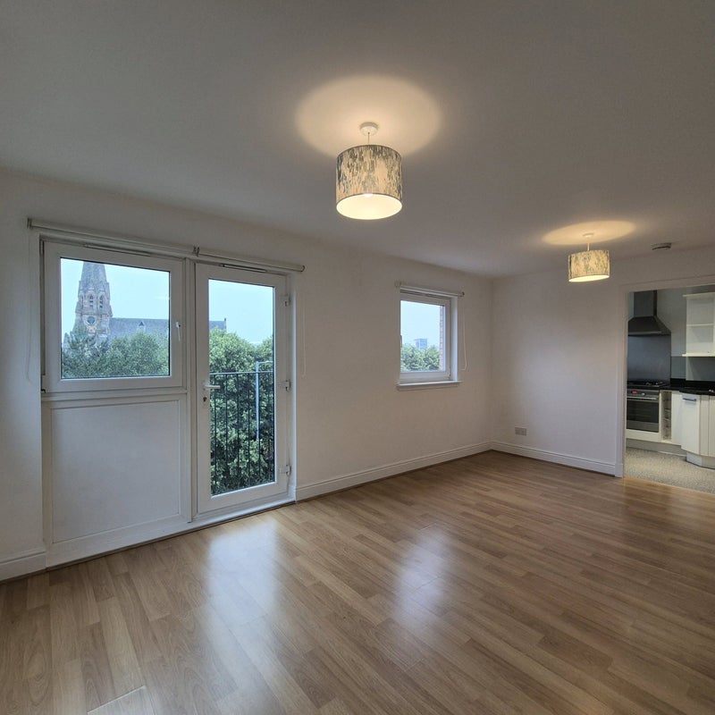 Flat Paisley Road West in Glasgow