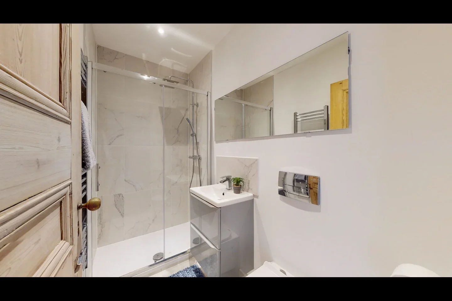 Flat Wickham Road in Greater London