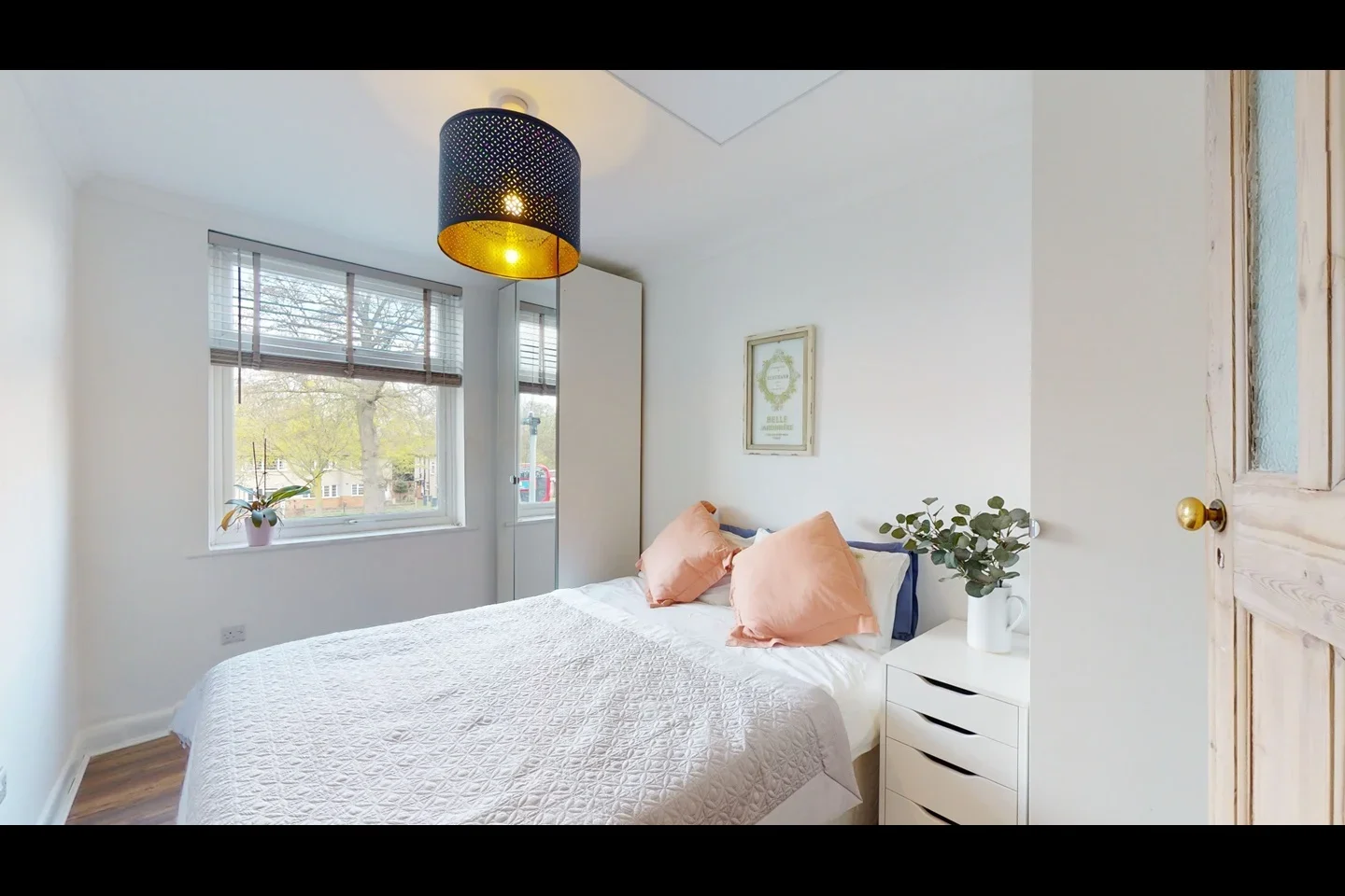 Flat Wickham Road in Greater London