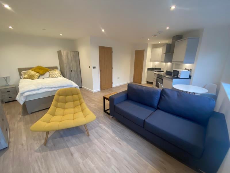 Flat Goldsworth Road in Woking
