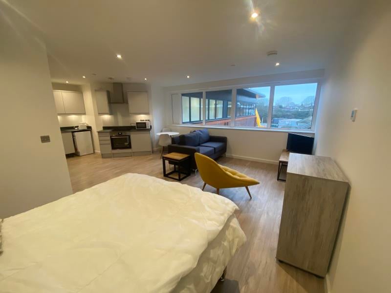 Flat Goldsworth Road in Woking
