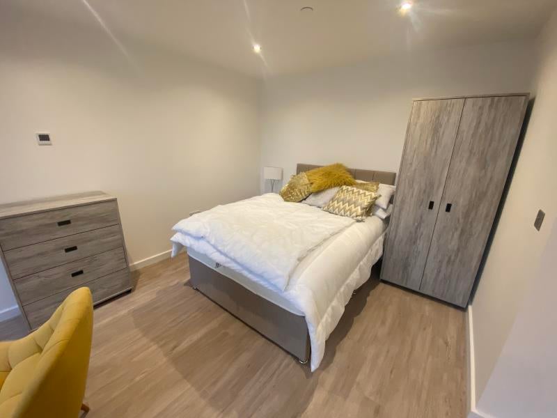 Flat Goldsworth Road in Woking