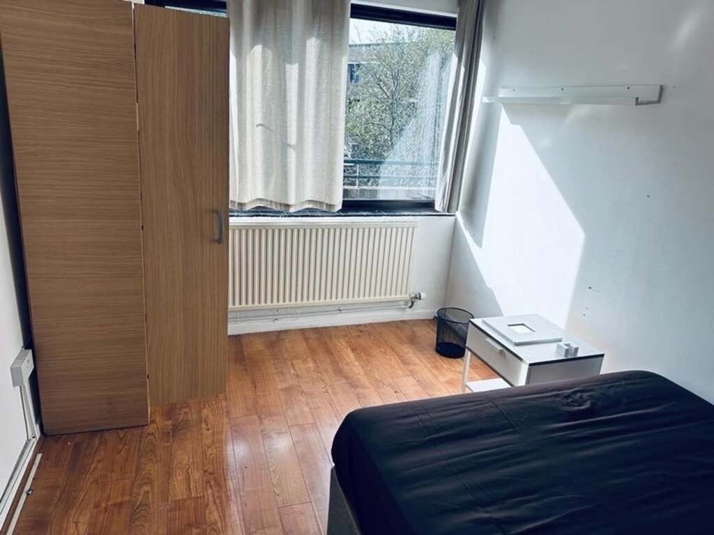 Room Carrol Close in Greater London