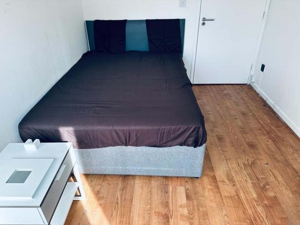 Room Carrol Close in Greater London