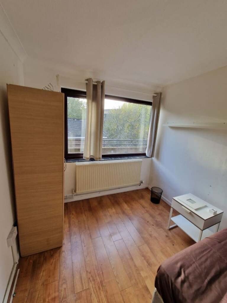 Room Carrol Close in Greater London