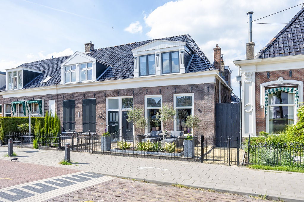 Hoekwoning te koop: Looxmagracht 7, Sneek