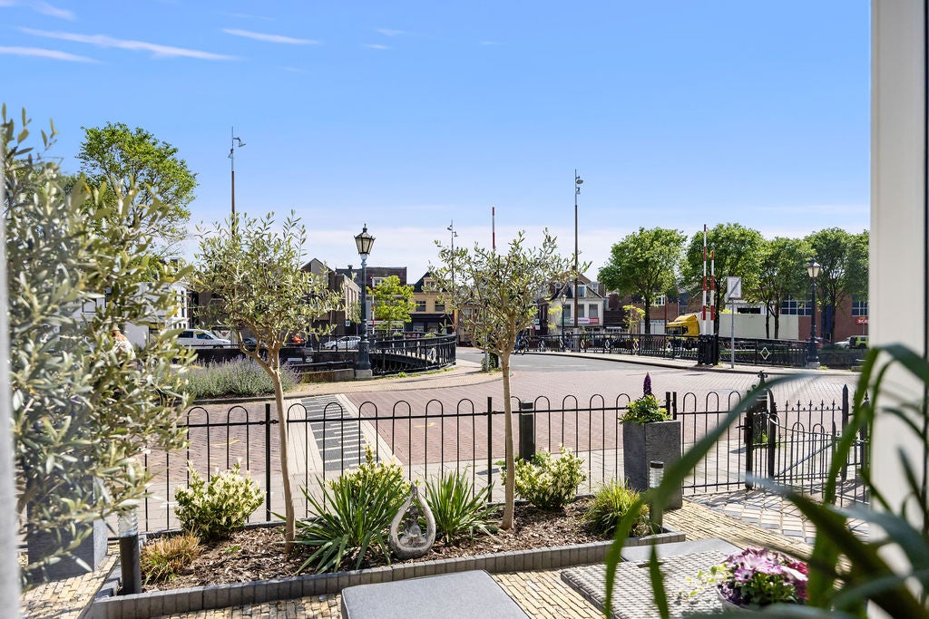 Hoekwoning te koop: Looxmagracht 7, Sneek