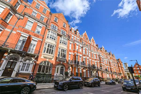 Flat Green Street in City of Westminster
