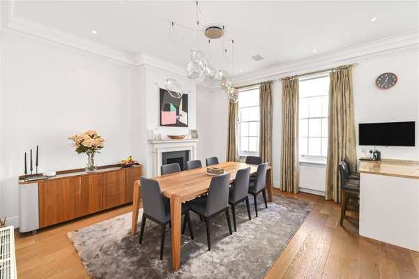 Flat Green Street in City of Westminster