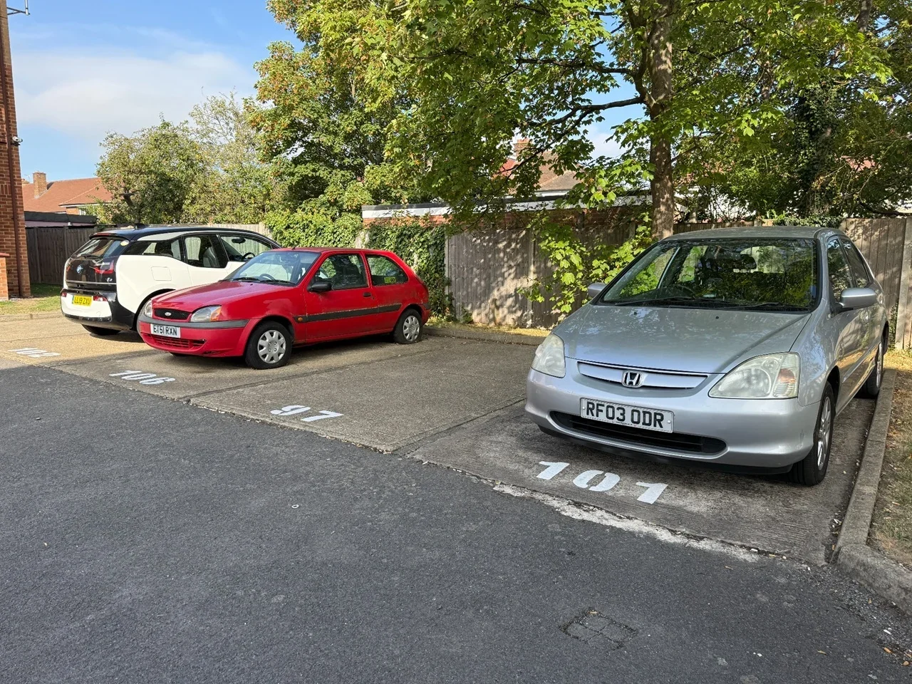 Flat Conifer Way in Greater London