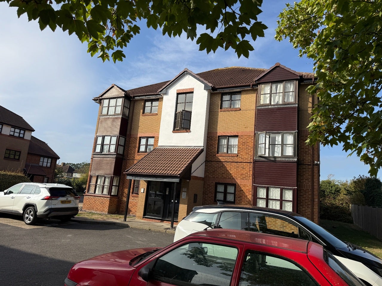 Flat Conifer Way in Greater London