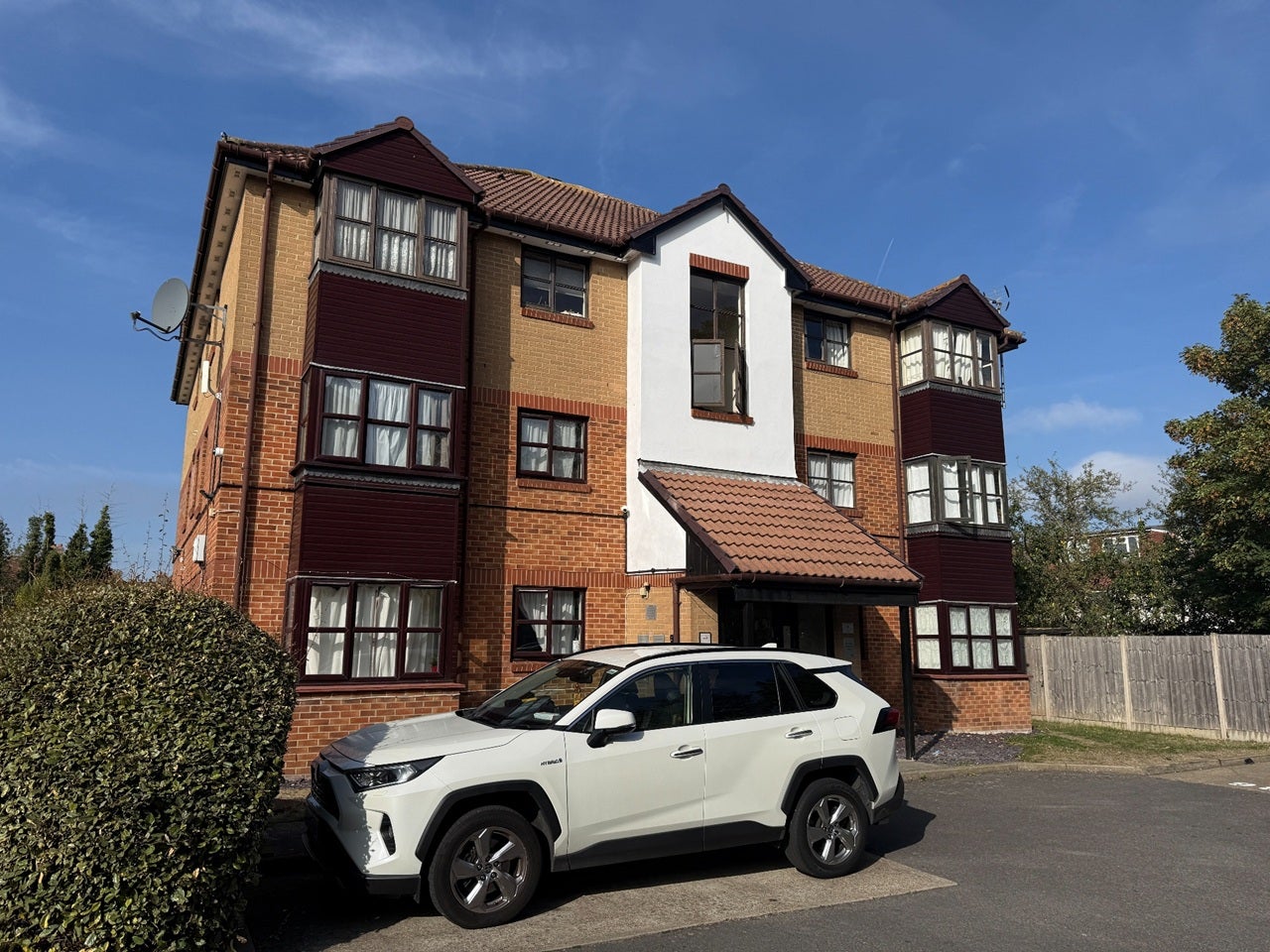 Flat Conifer Way in Greater London