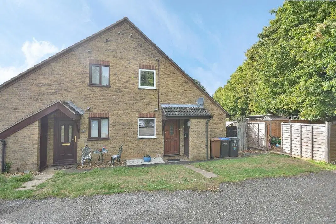 House Farndon Close in Northampton