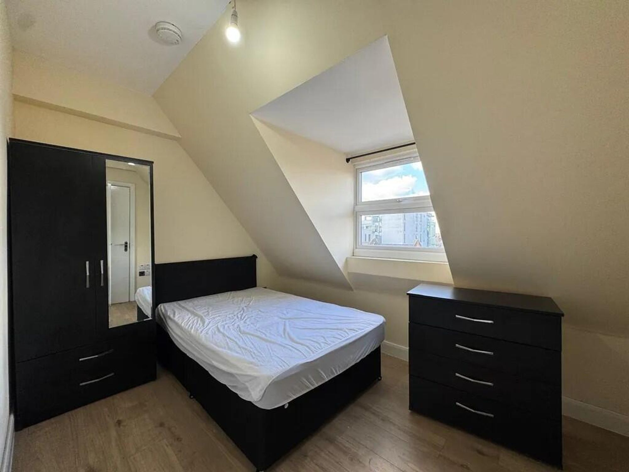 Room High Road Wembley in Greater London