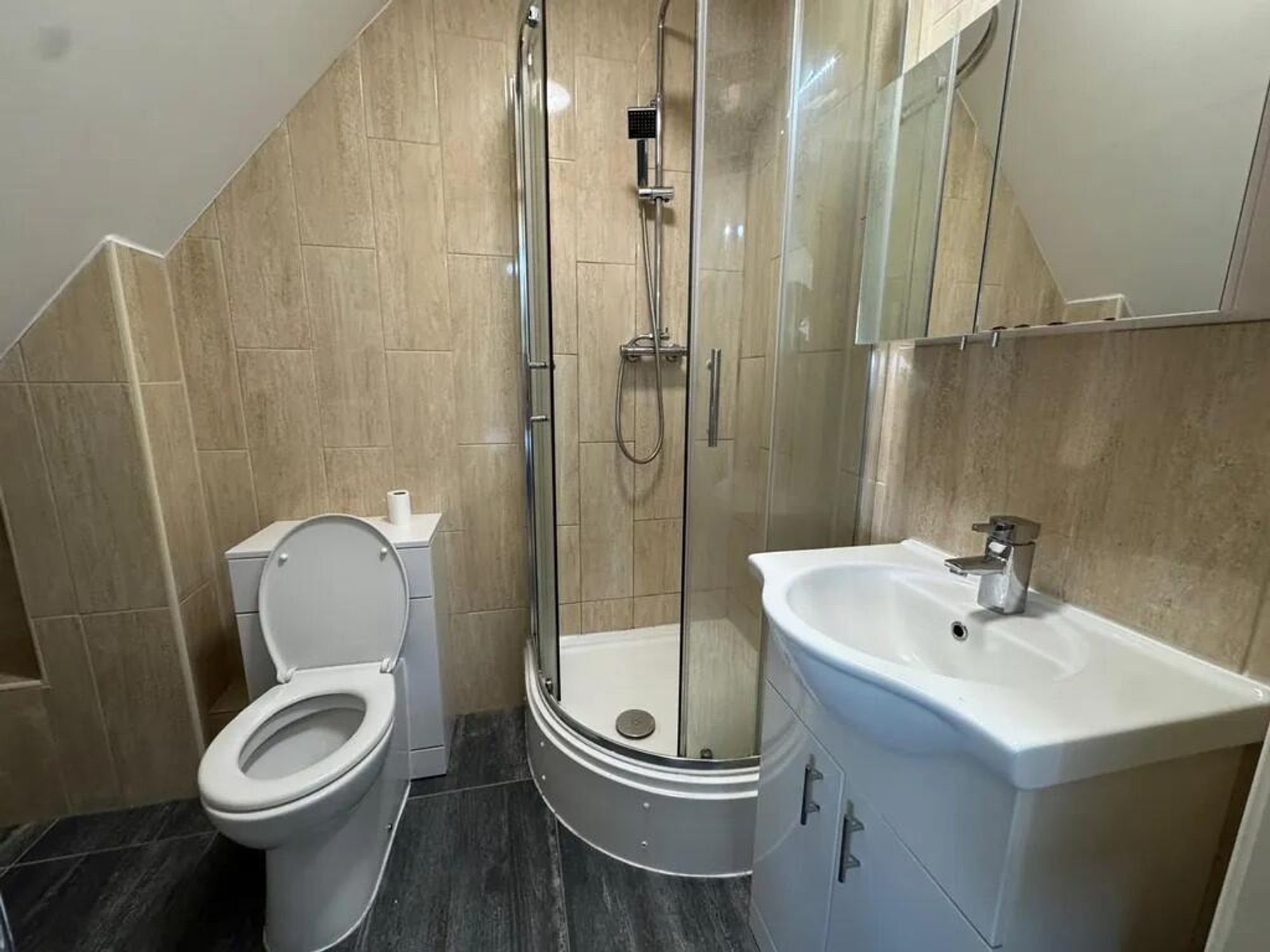 Room High Road Wembley in Greater London