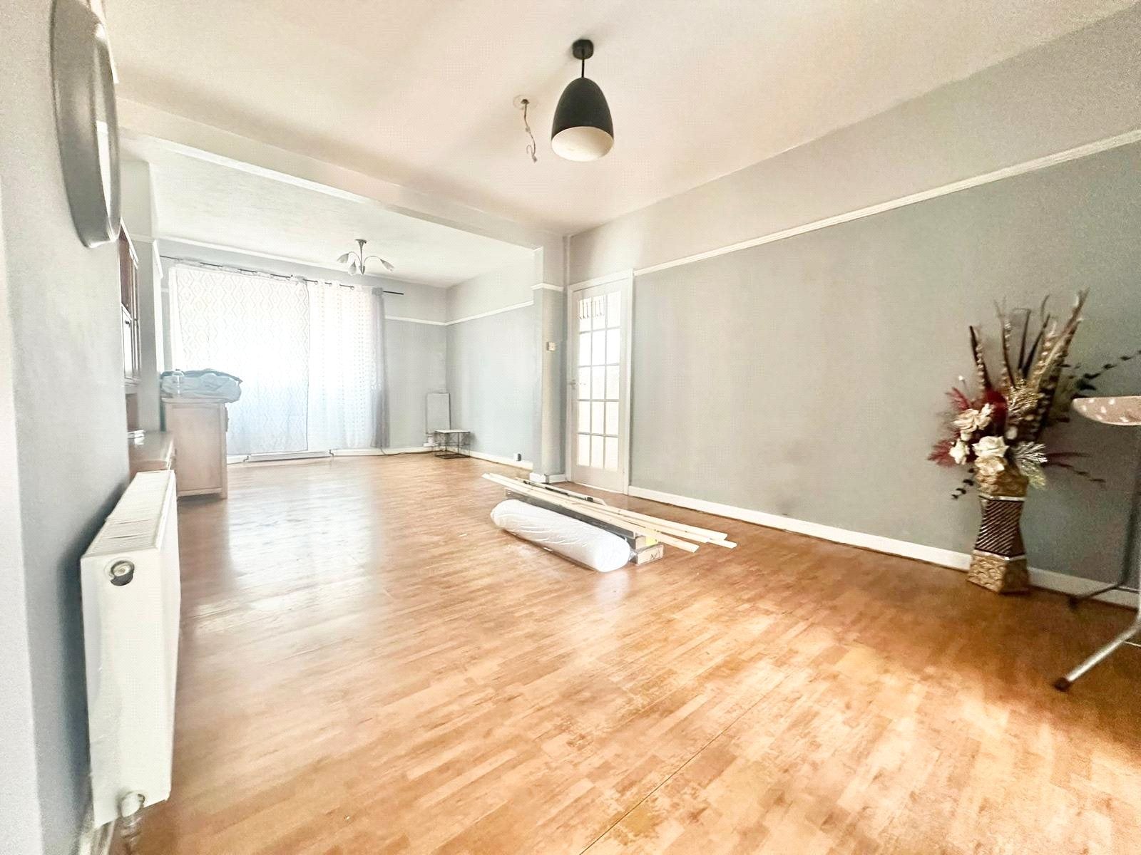 House Spring Grove Crescent in Greater London