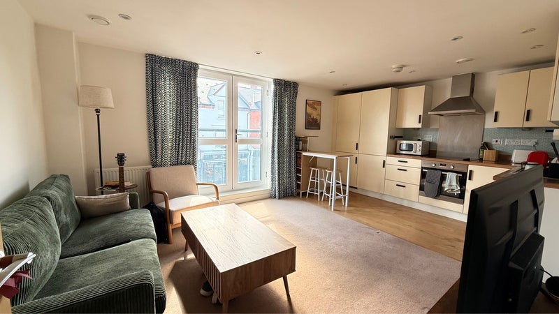 Room Garratt Lane in Greater London