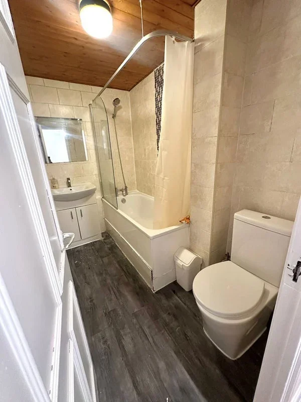 Room Sewardstone Road in Greater London