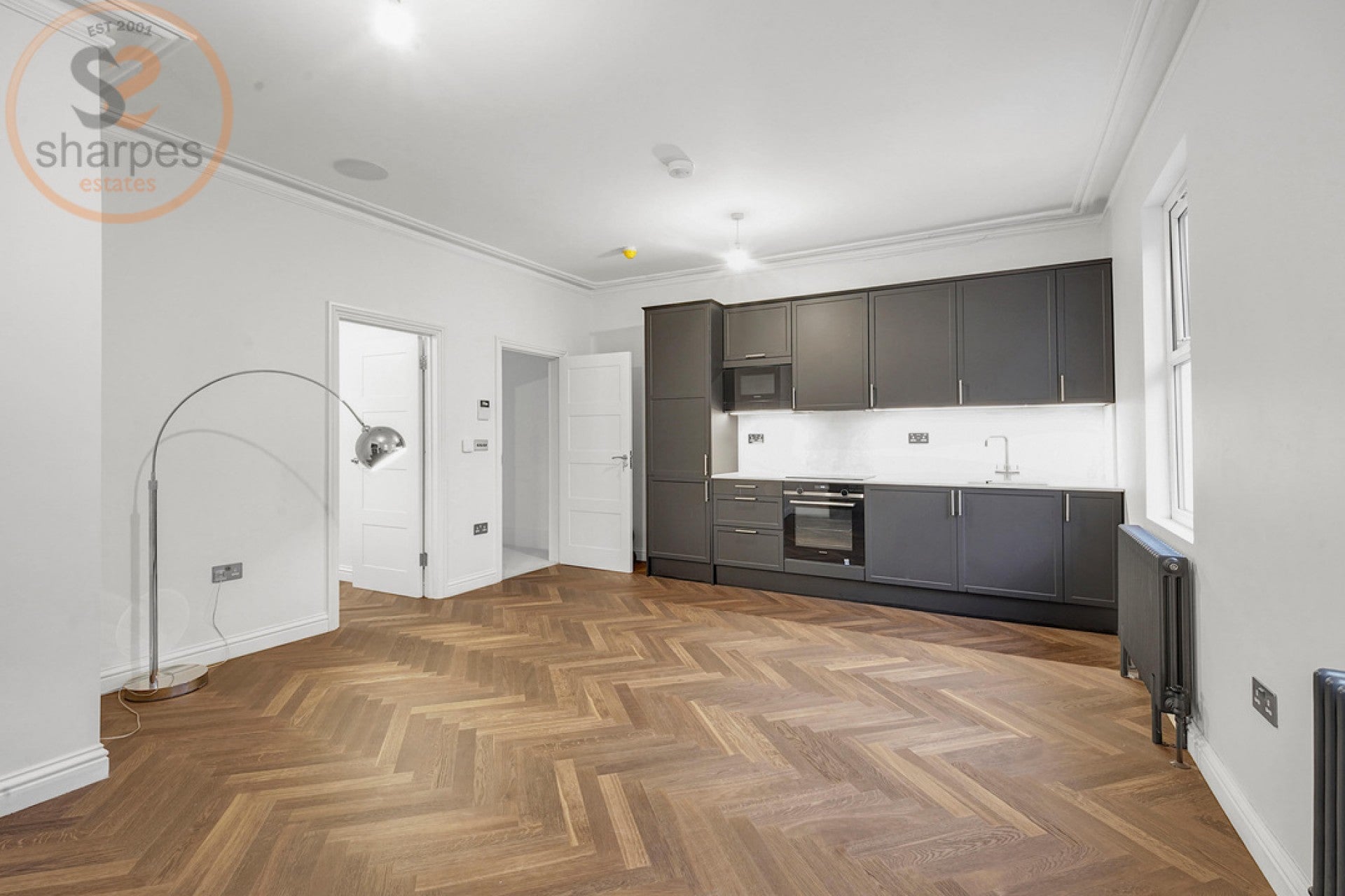 Flat Warwick Gardens in Greater London