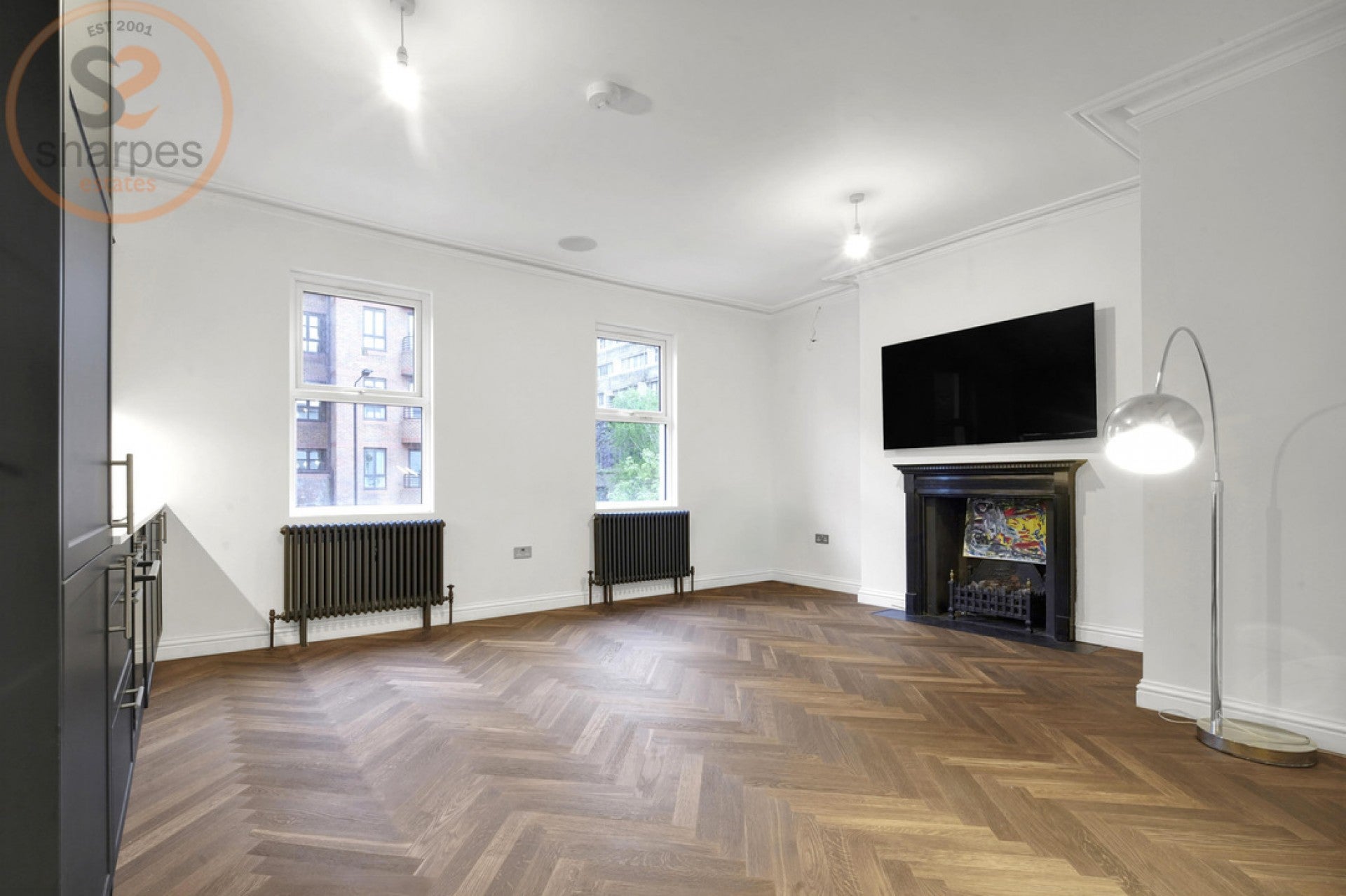 Flat Warwick Gardens in Greater London