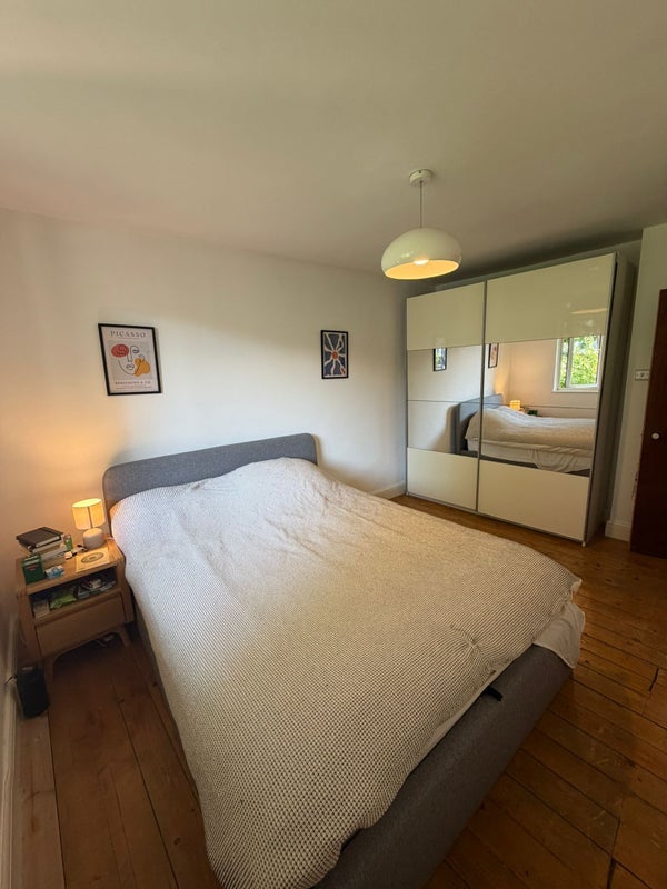 Room Fieldway Crescent in Greater London