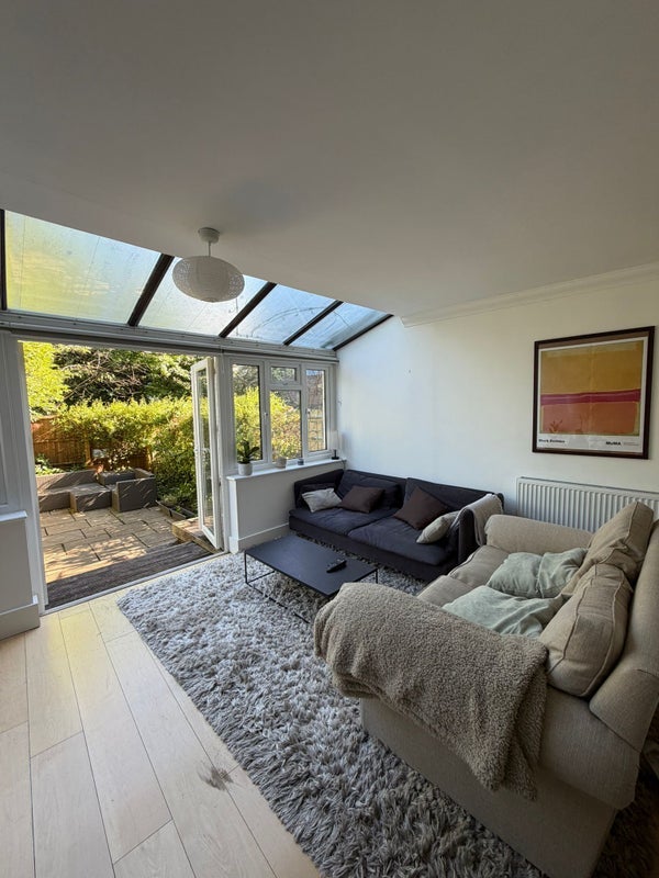 Room Fieldway Crescent in Greater London