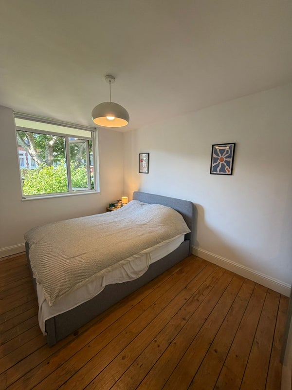 Room Fieldway Crescent in Greater London