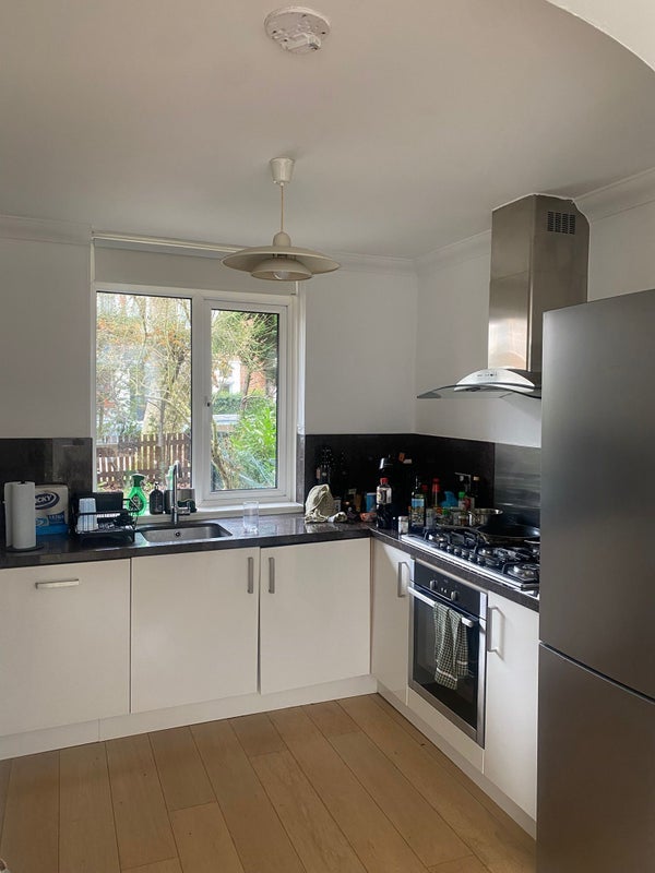 Room Fieldway Crescent in Greater London